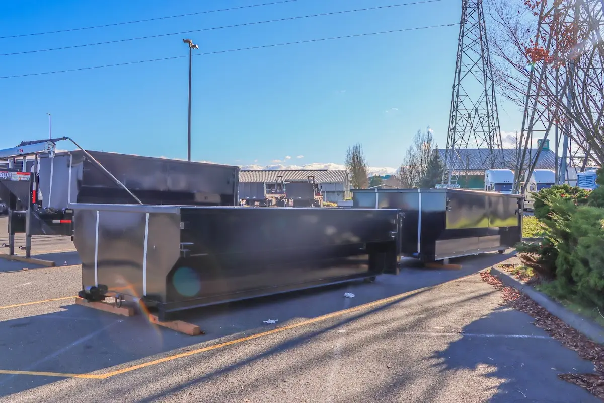 Professional dumpster rental and junk removal service in Paris